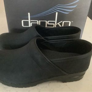 Dansko women’s professional black nubuc leather clogs size 42 casual mules
